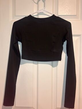 Halara Women’s Black Cropped Long-Sleeve Crop Top Sz. XS